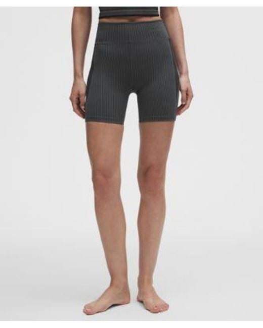 lululemon athletica Black – Salutations High-Rise Yoga Shorts – 6" – – Size 4