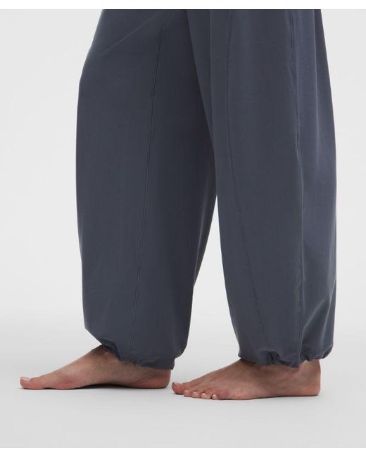lululemon athletica Blue – Groove Low-Rise Relaxed Cinch Pants Regular – – Size 4