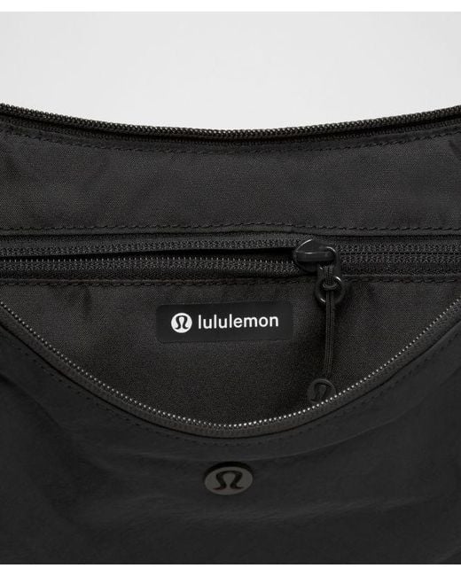 lululemon athletica Black – Slouchy Sling Bag 6L –