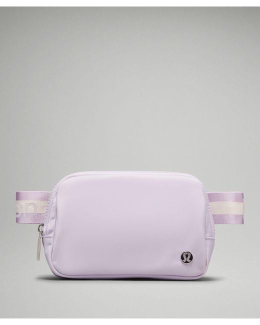Lululemon Everywhere Wordmark Crossbody Belt Bag 1L - Pink