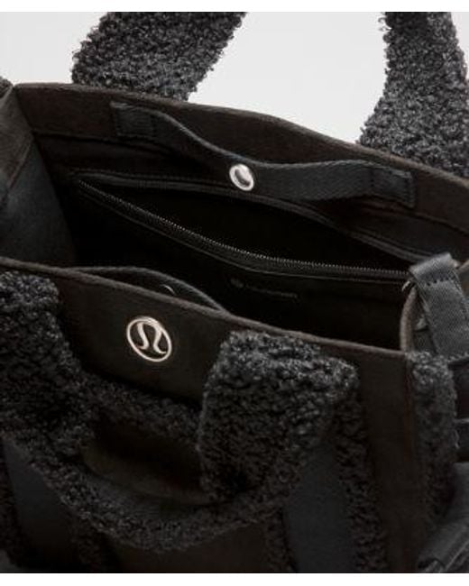 lululemon athletica Black – Boxy Mini Tote Bag 4.5L Faux Shearling Trims –
