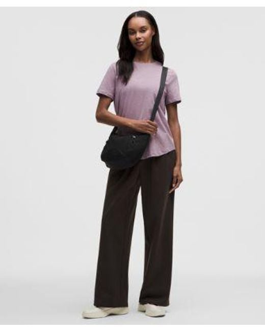 lululemon athletica Black – Slouchy Sling Bag 6L –