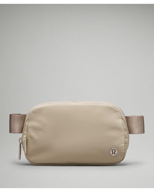 lululemon athletica Gray Everywhere Belt Bag 1l - Color Khaki