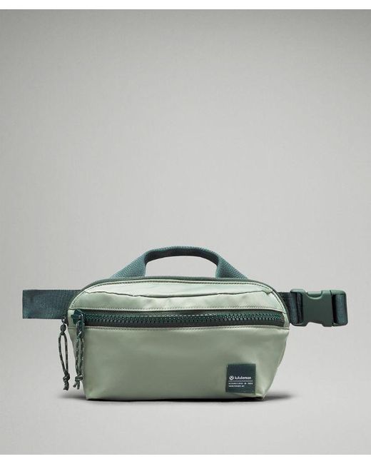 lululemon athletica Green – All Day Essentials Belt Bag 2.5L – /Pastel