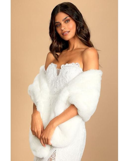 Lulus White Upscale Style Faux Fur Stole