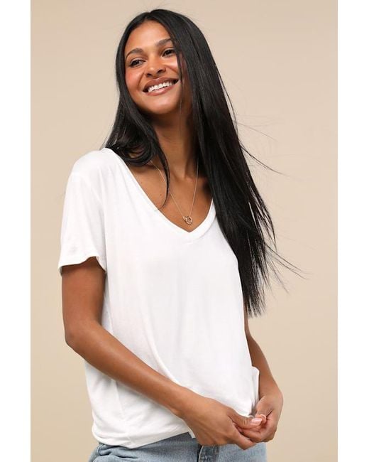 Lulus White Adyn V-Neck Short Sleeve Tee