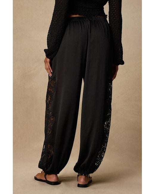 Lulus Black Evette Lace High-Rise Jogger Pants