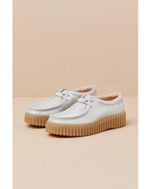 Clarks Natural Torhill Bee Suede Leather Flatform Lace-Up Loafers