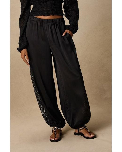 Lulus Black Evette Lace High-Rise Jogger Pants