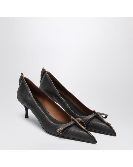 Prada Black Antique Leather/Tan Pumps