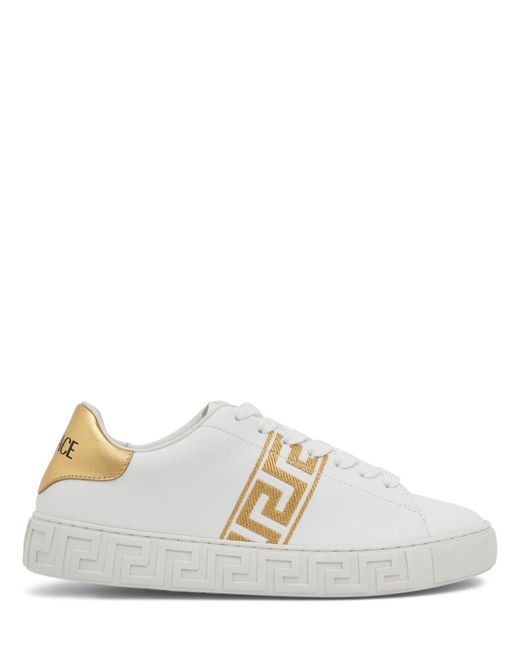 Versace White Sneakers mit Greca-Stickerei