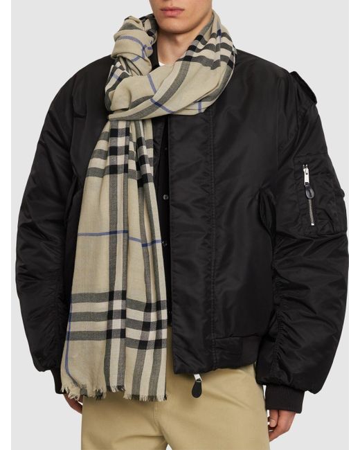 Foulard en laine légère à grands carreaux Burberry pour homme en coloris Gray