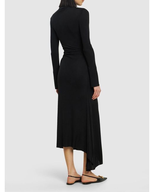 Robe midi asymétrique drapée à col montant Victoria Beckham en coloris Black