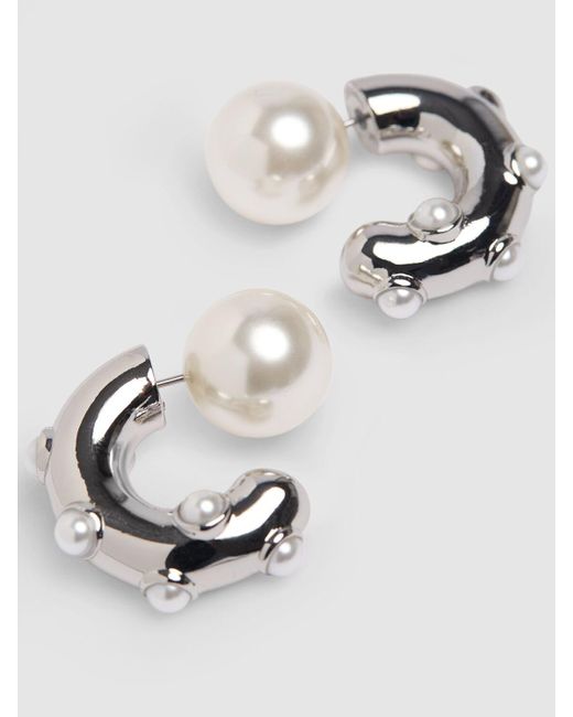 Pendientes de aro con perlas sintéticas Marc Jacobs de color White