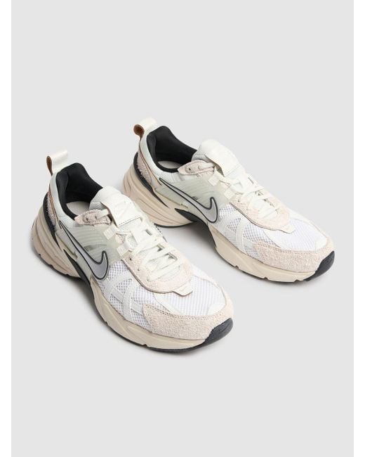 Donna Sneakers V2K Run di Nike in White