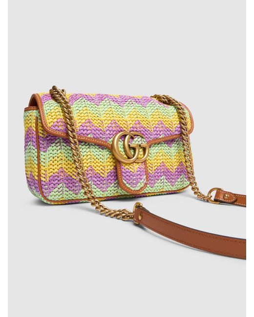 Petit sac porté épaule en crochet gg marmont Gucci en coloris Gray