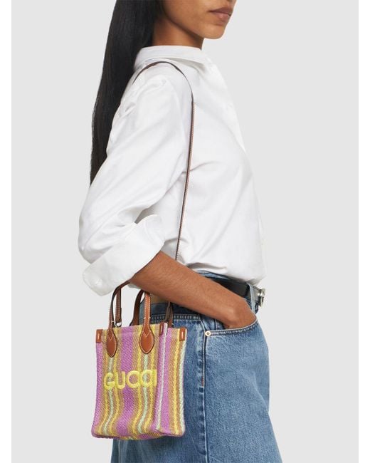 Borsa shopping super mini in tela in logo di Gucci in Pink