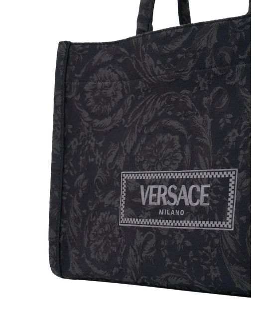 メンズ Versace Large Barocco ジャカードキャンバストートバッグ Black
