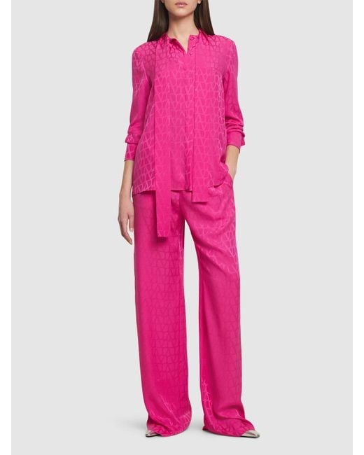 Pantaloni dritti in seta jacquard con logo di Valentino in Pink