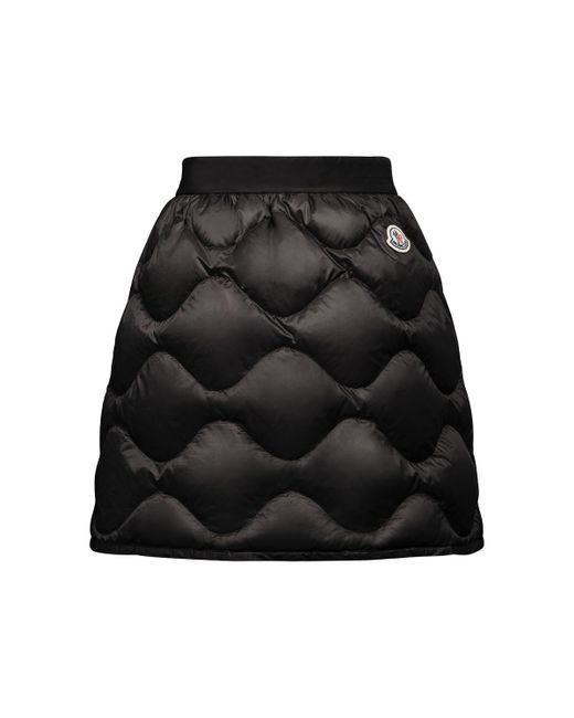 Mini falda de plumas de nylon acolchada Moncler de color Black