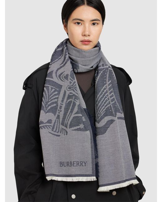 Grande écharpe en laine mélangée knight Burberry en coloris Gray