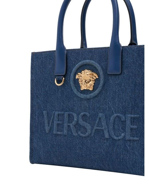 Petit sac cabas en denim Versace en coloris Blue