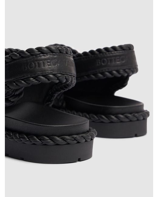 Sandales plates en cuir jack 45 mm Bottega Veneta en coloris Black