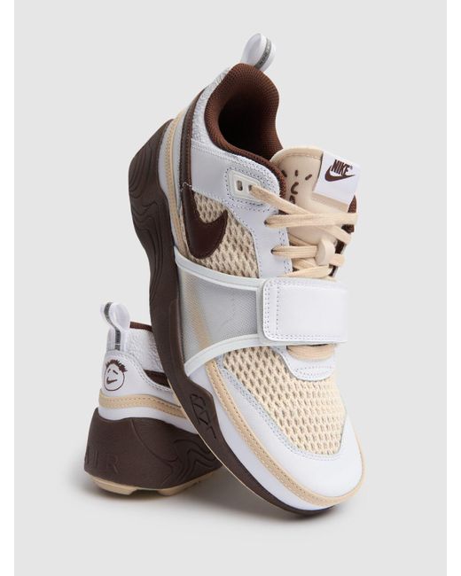 Donna Sneakers Travis Scott Zoom Field Jaxx di Nike in White