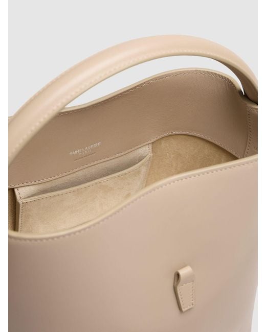 Bolso bucket pequeño le 37 de piel Saint Laurent de color Natural