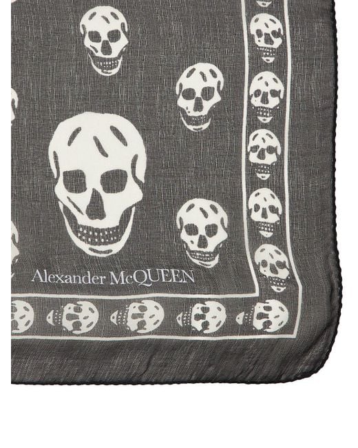 Pañuelo De Seda Con Estampado De Calaveras Alexander McQueen de Seda de  color Negro para hombre | Lyst