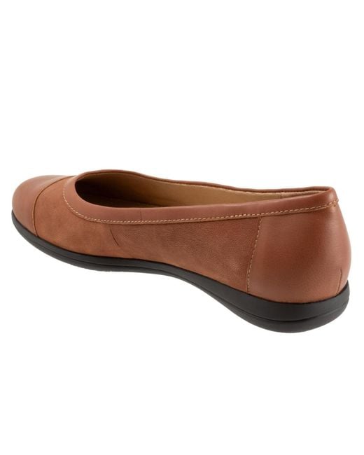 Trotters Brown Delmara Flat