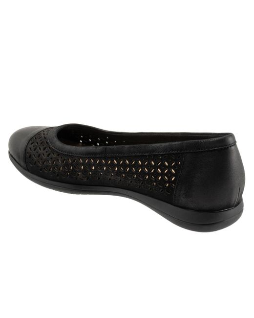 Trotters Black Delmara Flat