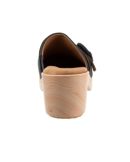 Softwalk® Black Ferrara Clog