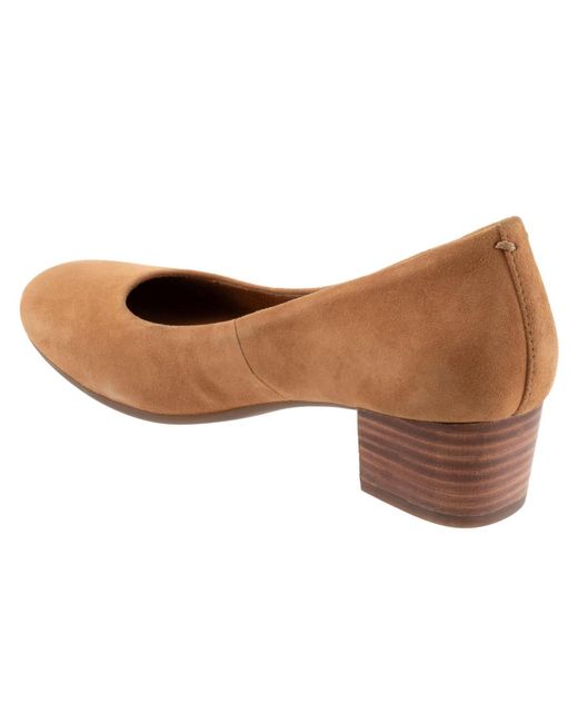 Softwalk® Brown Lynn Pumps