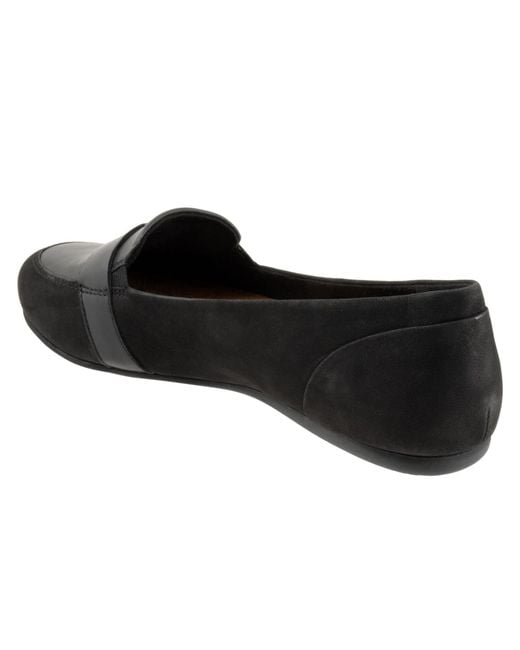 Softwalk® Black Serra Flat