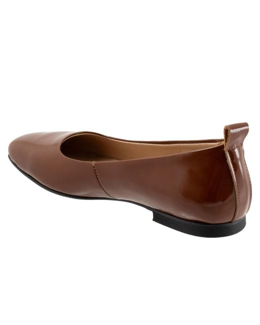 BUENO Brown Elizabeth Flat