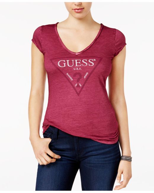 Guess Cotton Logo V-neck T-shirt in Red 