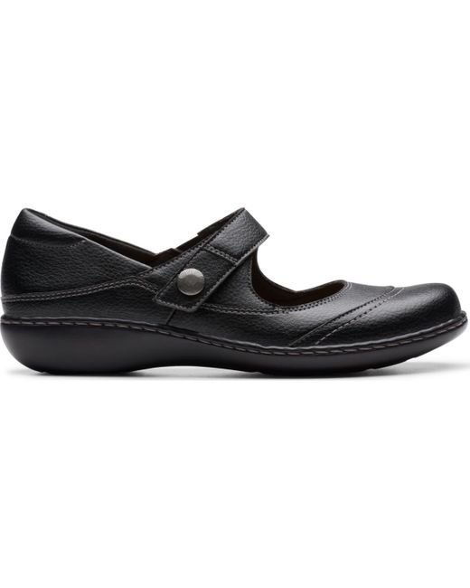 Clarks Collection Ashland Elayne Closed Toe Shoes in Black | Lyst
