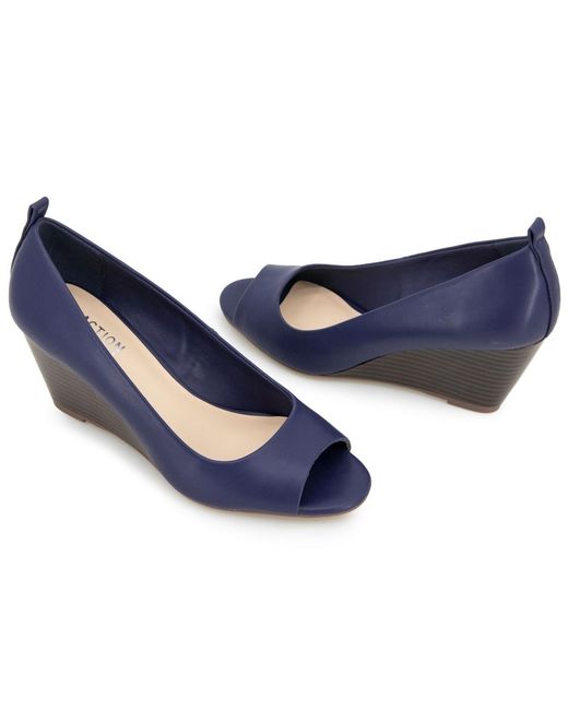 Kenneth Cole Blue Elinor Pump