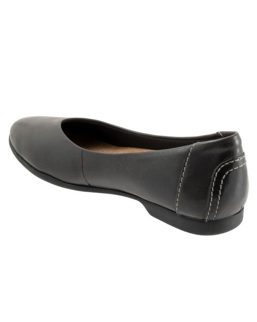 Trotters Black Iris Flat
