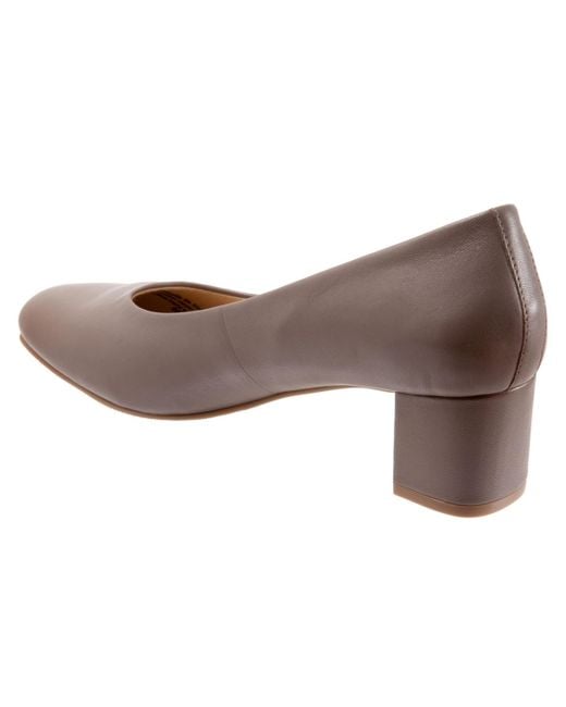 Trotters Brown Daria Pumps