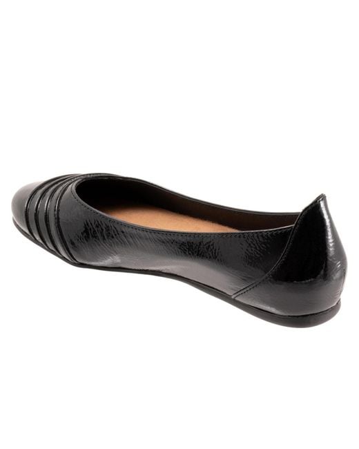 Softwalk® Black Safi Flat