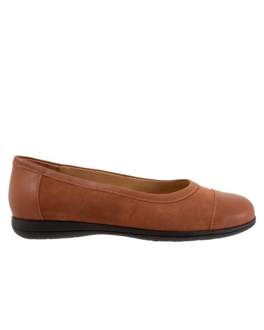 Trotters Brown Delmara Flat