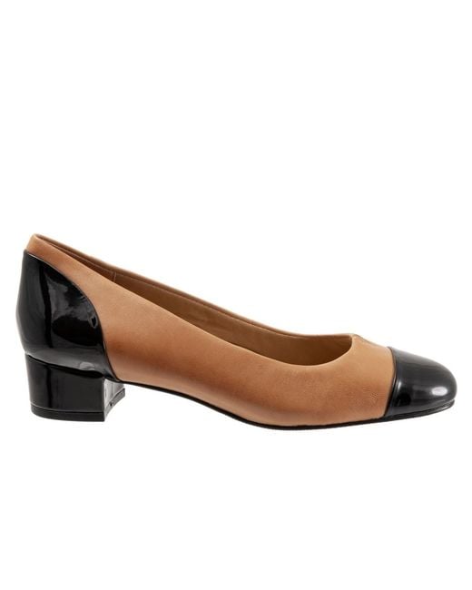 Trotters Brown Daisy Pump