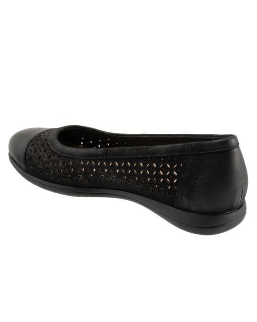 Trotters Black Delmara Flat
