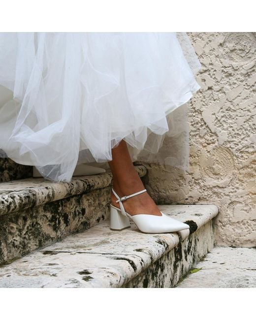 Alterre White Amal Customizable Bridal Platform