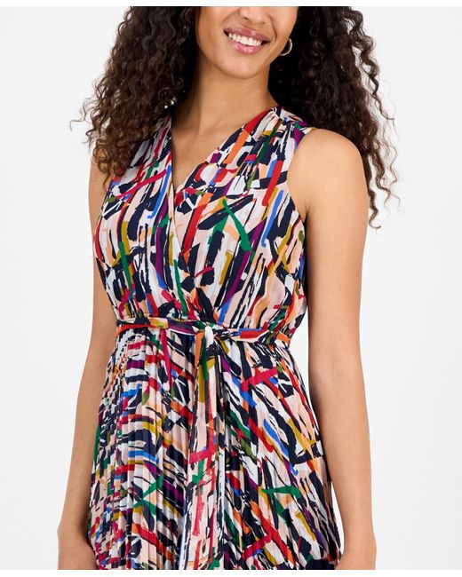 Sandra Darren Red Petite Printed Pleated Chiffon Maxi Dress