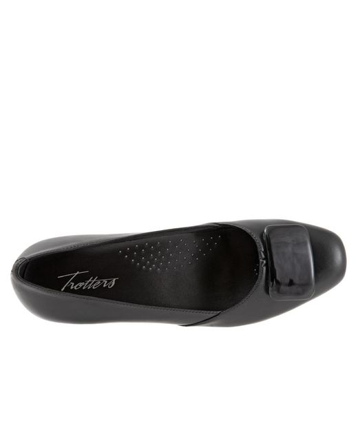 Trotters Black Delse Pump