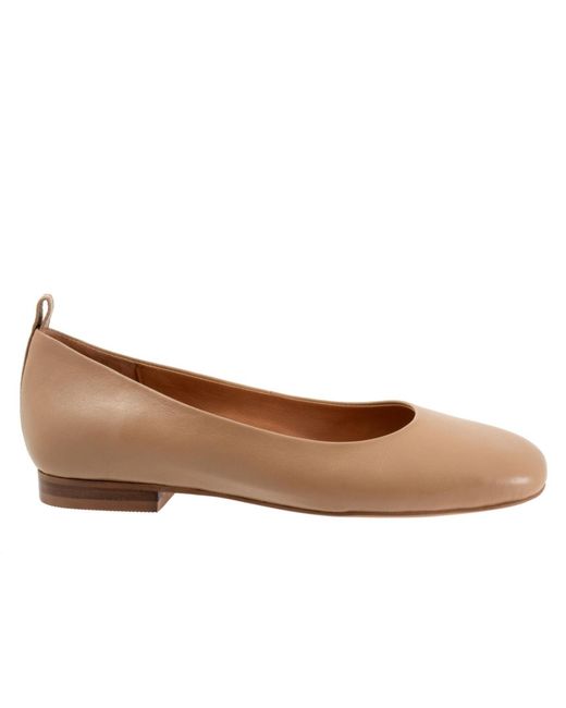 Softwalk® Brown Kiris Flat