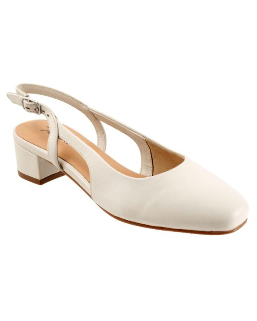 Trotters White Dottie Pump
